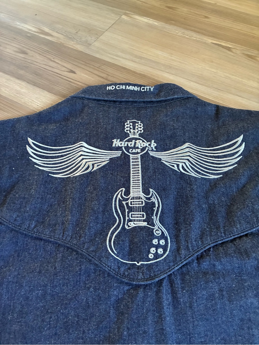 Hard Rock Café Denim Snap-Up Shirt Ho Chi Minh City Guitar Graphic Men’s L - Picture 10 of 14